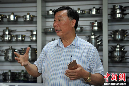 图为曾正坚在企业产品展示室接受记者采访。 <a target='_blank' href='http://www.chinanews.com/'><p  align=