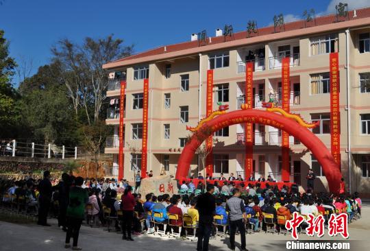 12月21日，“顶新教师公寓”竣工剪彩仪式在福建省龙岩市永定区古竹中学举行