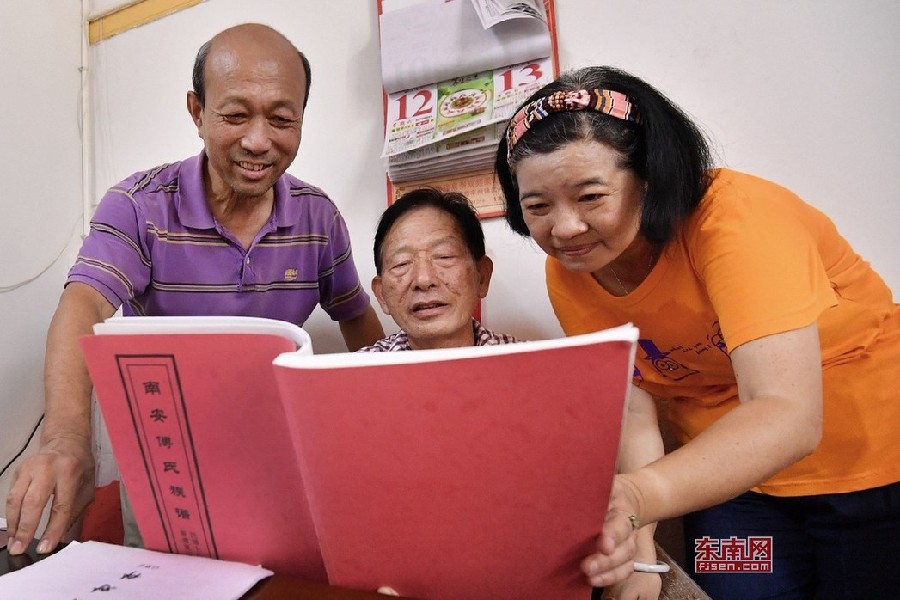 深入了解丰州古镇历史，对周芷茹来说是一项必做的功课。