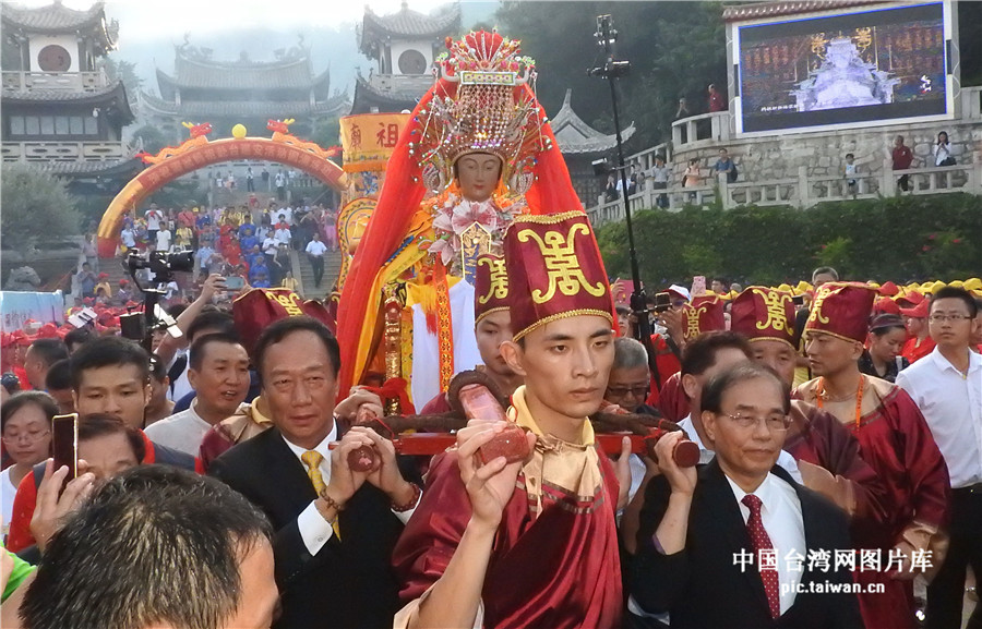 湄洲妈祖金身20年后再巡游台湾 接驾信众逾千
